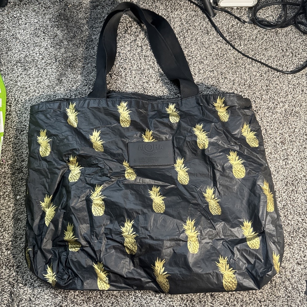 Aloha Collection Day Tripper Gold Foil, Pineapple, Zippered, Tote Bag